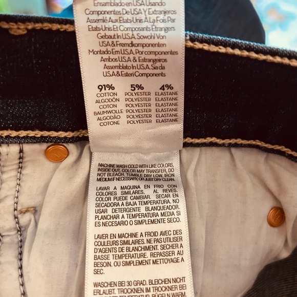 ⭐️Mother High Waisted Runaway Stretch Jeans in Change Is In The Air⭐️ - Picture 8 of 10